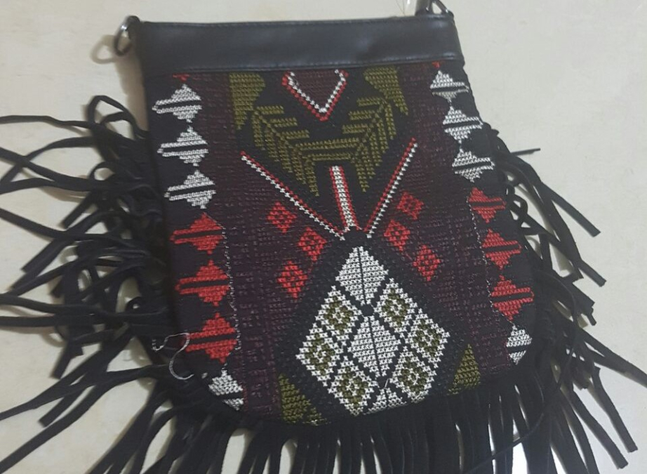  نداء الى أهالي اللد والرملة - سيدة من اللد تفقد حقيبتها وبداخلها أموال واوراق شخصية