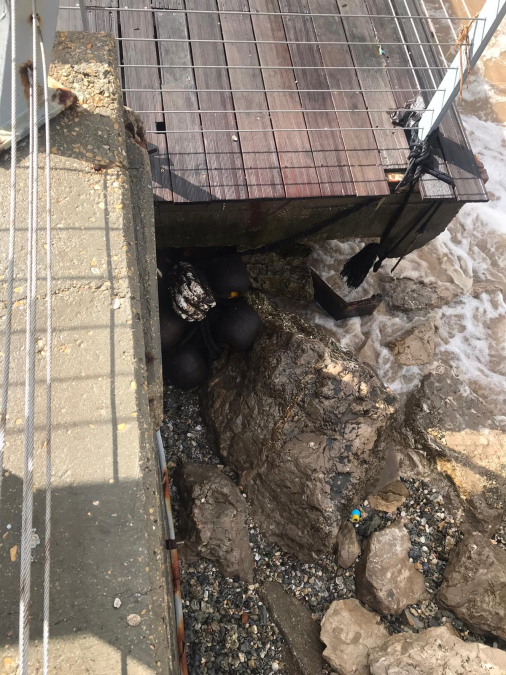  بما فيها شاطئ يافا - شواطئ البلاد ملوّثة بعشرات أطنان من الزفت 