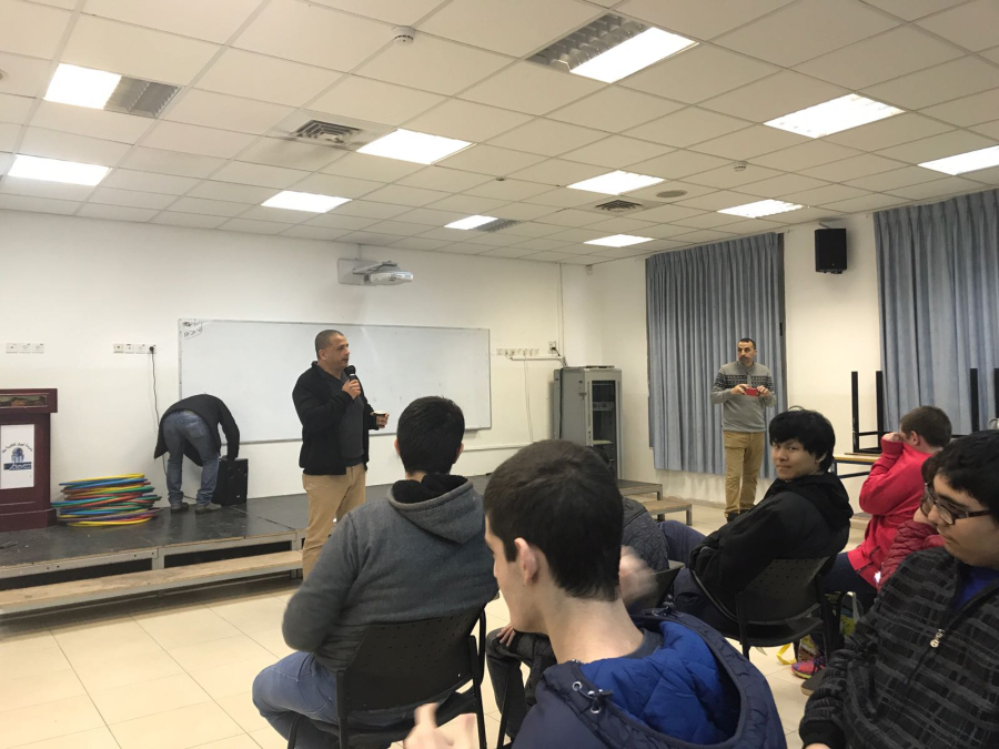  مدرسة أجيال الثانوية تستضيف طلابا يعانون من التوحد (اوتيزم)