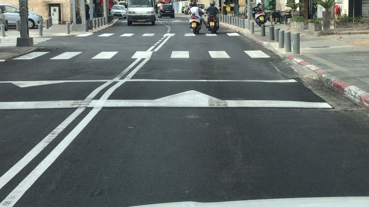 فيديو: البدء بإنشاء مطبات جنوب شارع ييفت الرئيس للحد من حوادث السير 