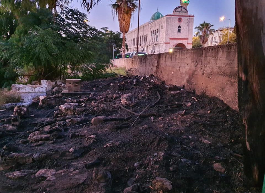 حيفا: حريق في مقبرة الاستقلال “التحتى” والشرطة تعتقل مشتبهين