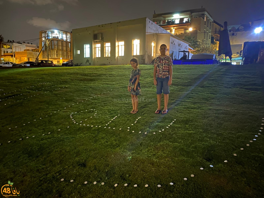 أطفال يافا يتضامنون مع رسول الله ويخطّون بالشموع "إلّا رسول الله"