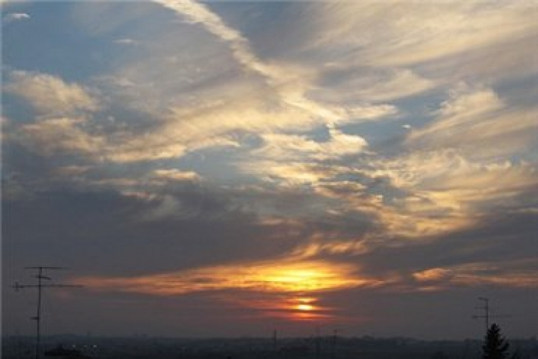 الطقس:أجواء غائمة ومغبرة والحرارة أعلى من معدلها السنوي