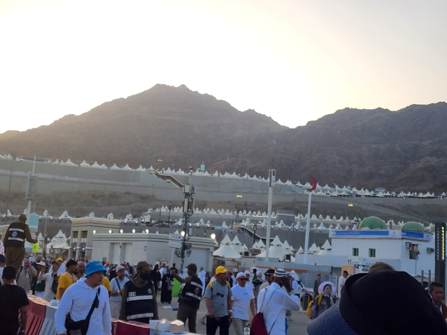 بالصور: حجاج يافا يواصلون أداء مناسك الحج ويرمون الجمرات