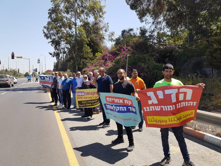 فيديو: الصيادون يغلقون الشارع أمام وزارة الزراعة احتجاجاً على منع الصيد