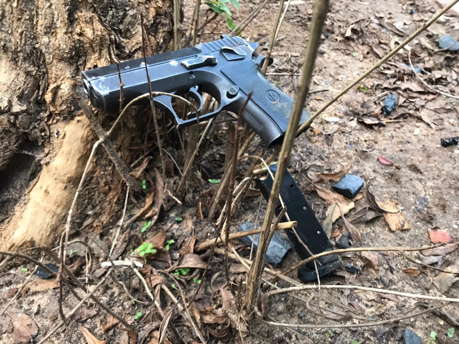 الشرطة: اعتقال مشتبه من اللد حاول الهرب من الشرطة وألقى مسدساً