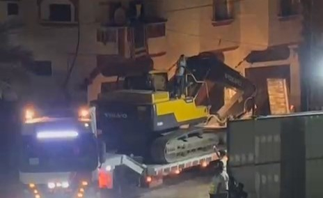 فريق مصري يدخل قطاع غزة للمساعدة في البحث عن جثامين