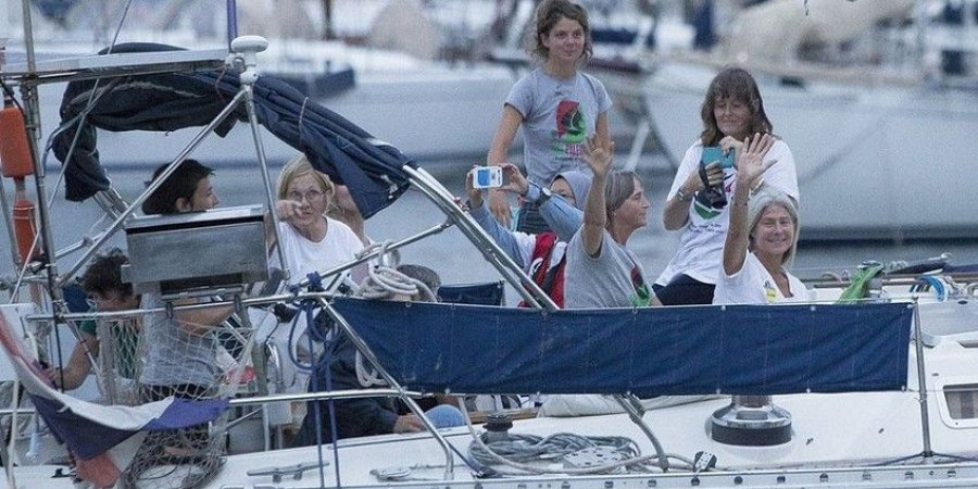 وصول سفينة زيتونة الى ميناء اسدود وترحيل الناشطات