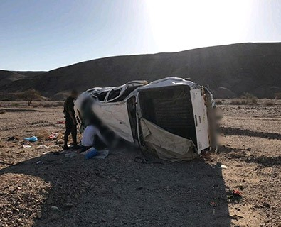 مصرع شخص واصابة سيدة بانقلاب مركبة جنوبي البلاد 