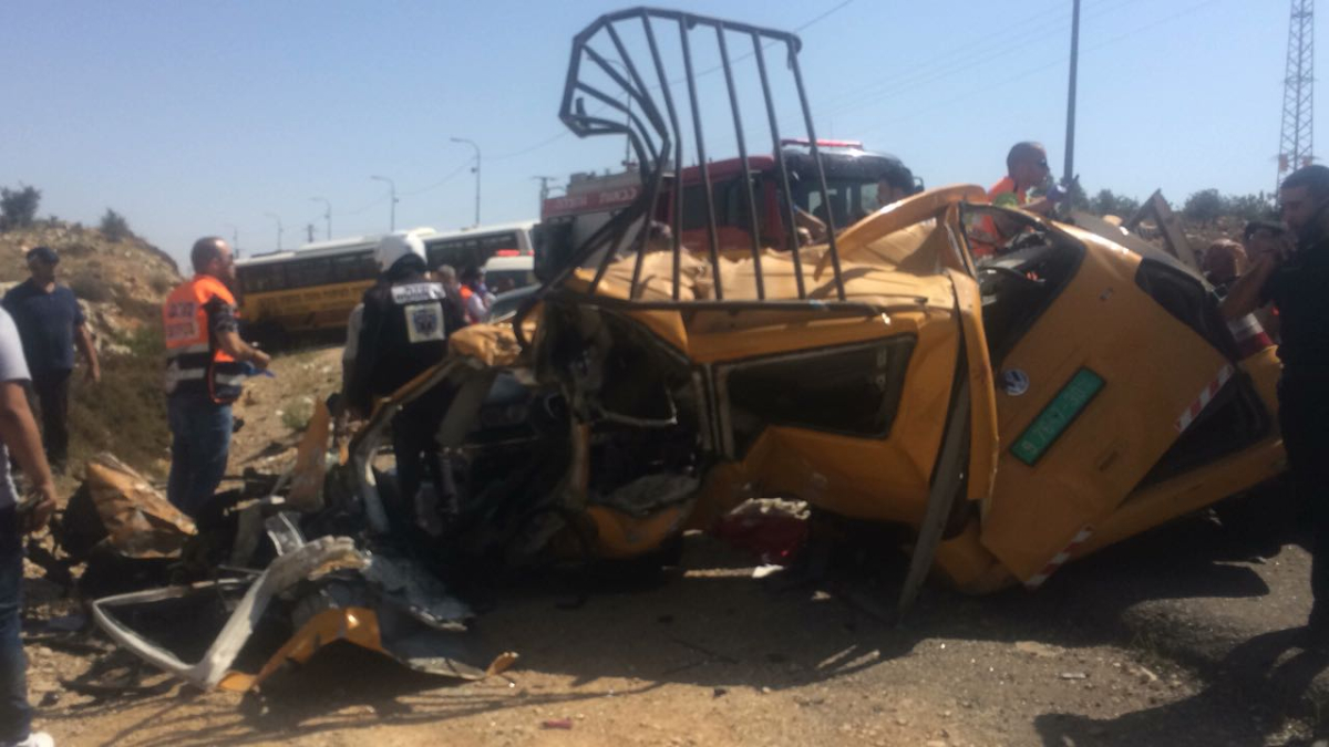 مقتل 6 اشخاص واصابة العشرات بحادث سير بين مركبتين فلسطينية واسرائيلية