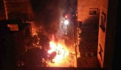 اسرائيل تستهدف سيارة في غزة والمقاومة تُطلق 12 صاروخاً 