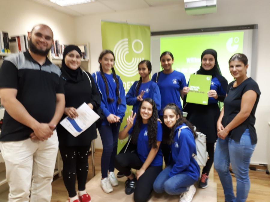 الطالبة رويام صوالحي من مدرسة أجيال الثانوية تحصد المرتبة الأولى في مسابقة اللغة الألمانية