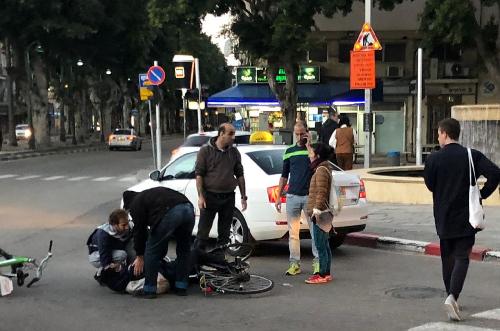  اصابة طفيفة لراكب دراجة هوائية بحادث دهس في يافا 