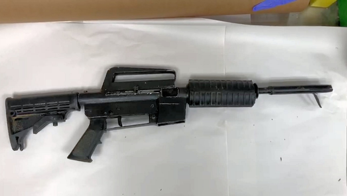 اللد: بعد مطاردة - اعتقال فتى (14 عامًا) بحوزته بندقية بدائية الصنع