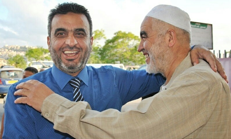 الشيخ رائد صلاح يستقبل نبأ وفاة الأستاذ عبد الحكيم مفيد بالحزن والصدمة ويعزي به