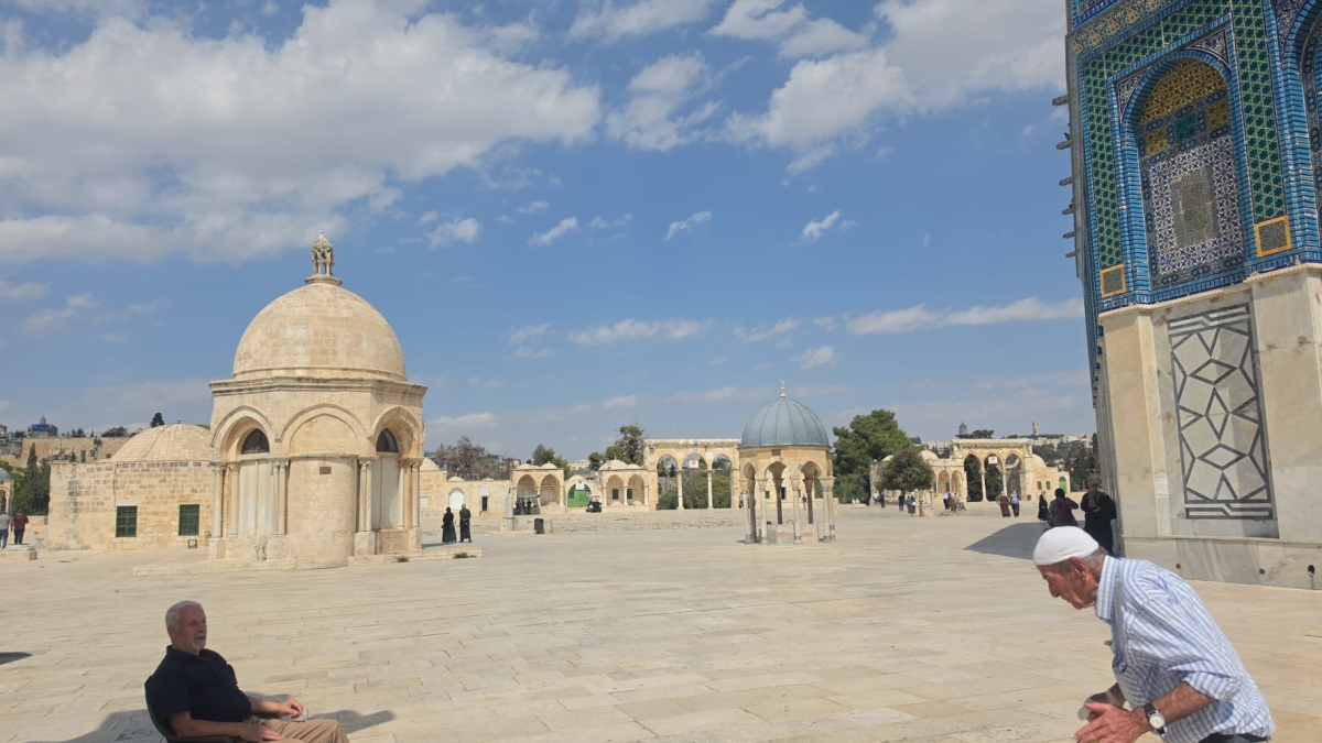 الأقصى فارغ من المصلين ظهر اليوم تزامنًا مع اقتحامات الم...
