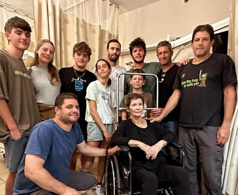 عاملونا بطريقة لطيفة ولبوا كل احتياجاتنا”…مسنة إسرائيلية تروي تفاصيل أسرهم في قطاع غزة