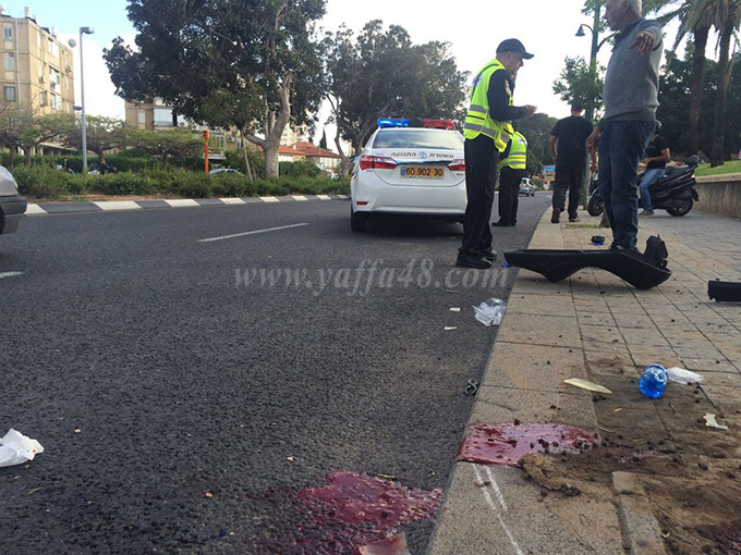 بالصور: اصابة خطيرة لراكب دراجة نارية بحادث طرق ذاتي بمدينة يافا 