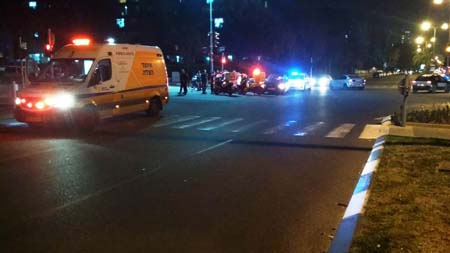 اصابة حرجة لراكب دراجة بحادث طرق في تل أبيب