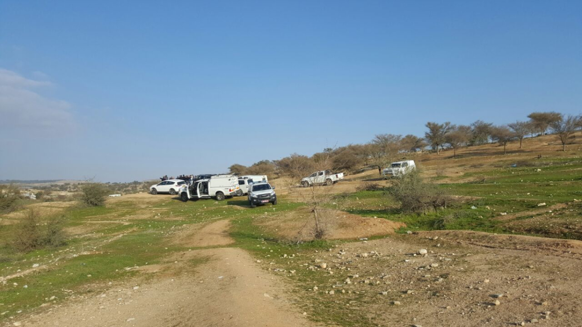 قوات كبيرة من الشرطة تحاصر قرية ام الحيران في النقب 