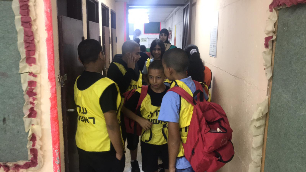 مدرسة حسن عرفة الابتدائية تُنظم تمريناً للدخول الى الأماكن المحصّنة