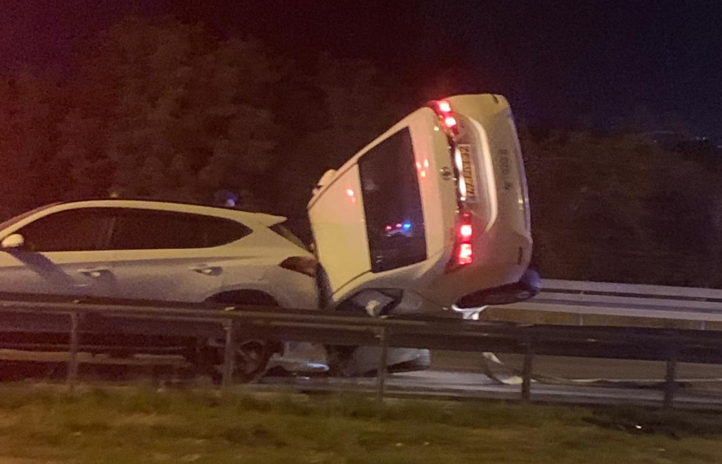  صور: إنقلاب مركبة قرب الرملة دون اصابات 