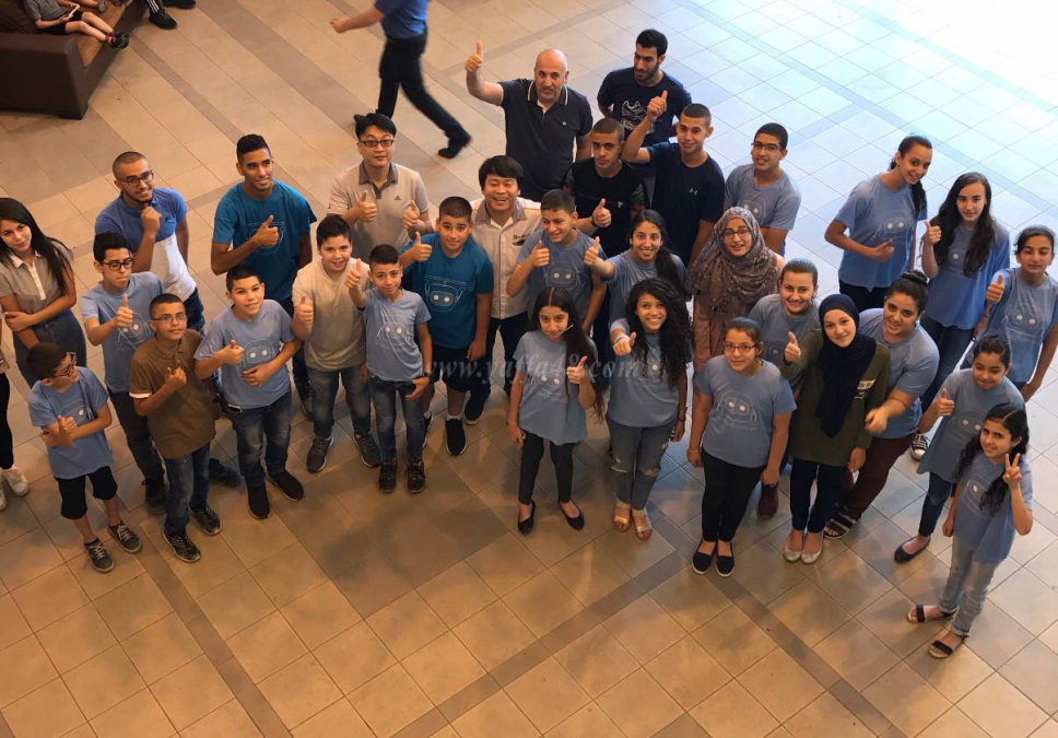  صور: طلاب من يافا يشاركون في التدريبات لمسابقة الروبوتات في ماليزيا 