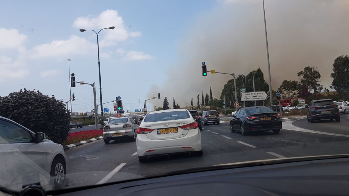  فيديو: حريق كبير في الأحراش على شارع 431 قرب الرملة 