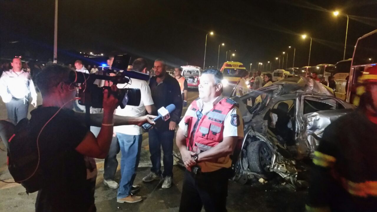  مصرع شخصين واصابة 18 آخرين في حادث سير مروّع في النقب