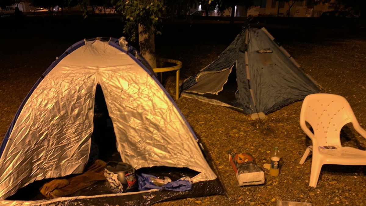 شبان من يافا ينصبون خيمة اعتصام في ارض السوق لمواجهة أزمة السكن ودعوات للمشاركة