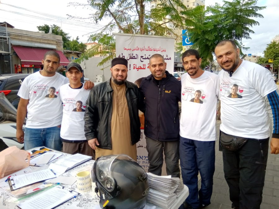 مشاركة واسعة في حملة "إنقاذ حياة الطفل طه أبو دعابس" بمساجد يافا