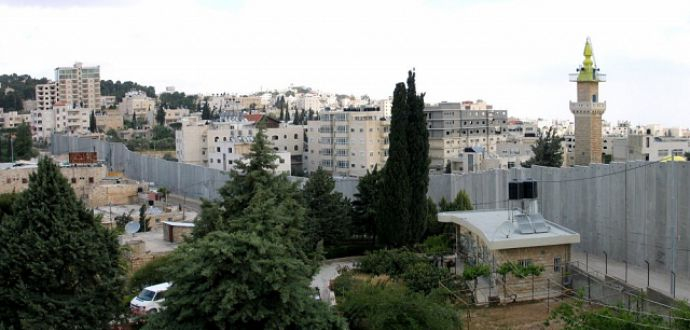 قرار إسرائيليّ بحظر أذان الفجر في 3 مساجد ببلدة أبو ديس