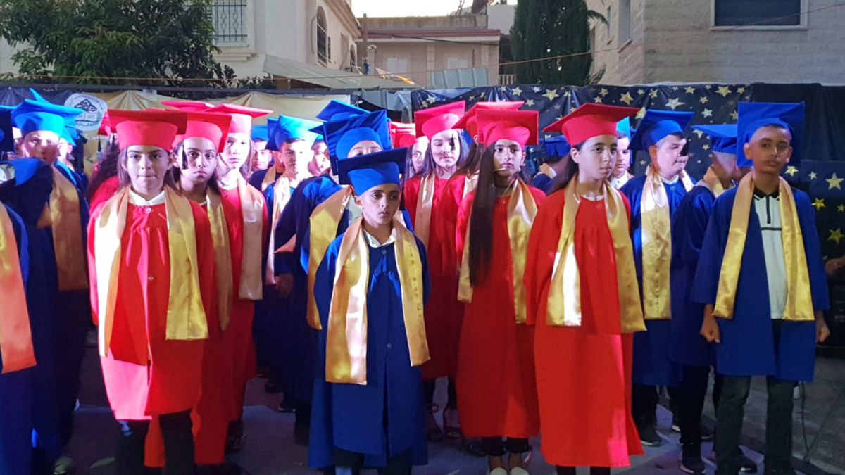 فيديو: الراشدية الابتدائية في اللد تحتفل بالفوج الـ43 من خريجيها