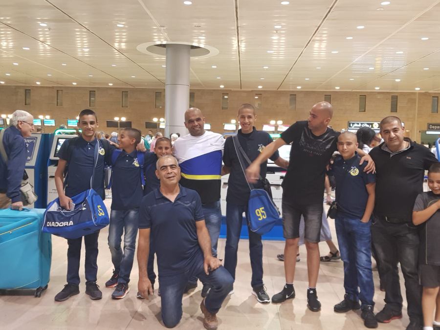  بالصور: لاعبو كرة اليد بمدرسة حسن عرفة يسافرون لأوروبا للمشاركة في بطولة دولية