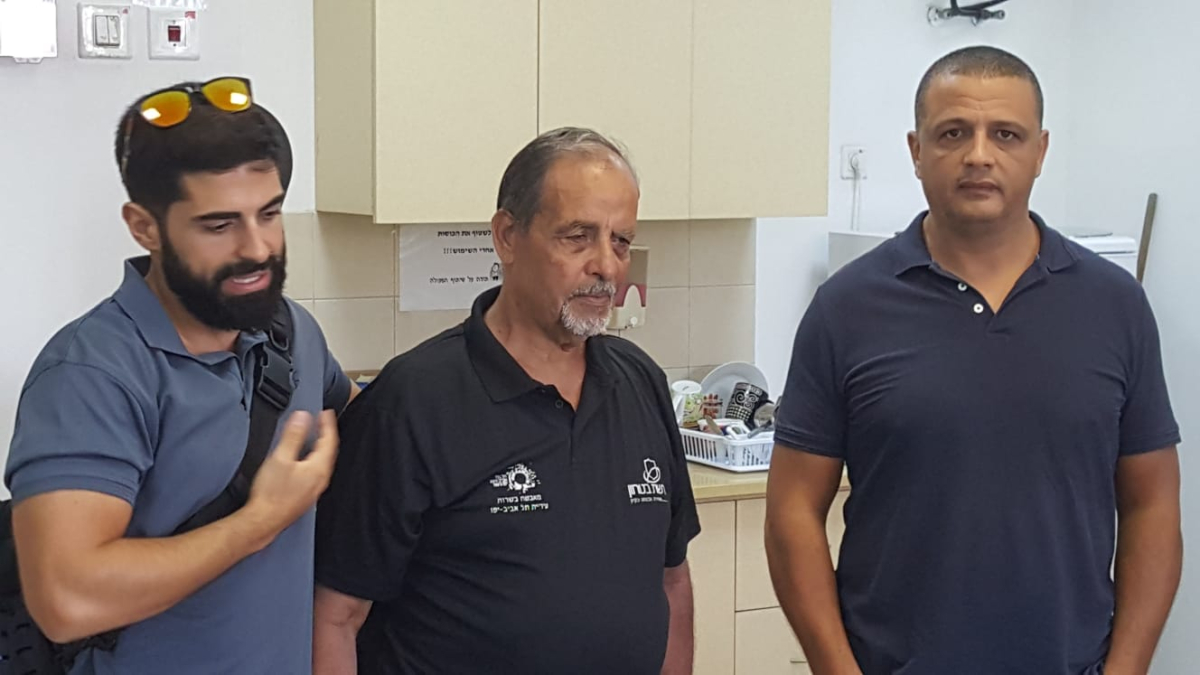 مدرسة أجيال الثانوية بيافا تكرم السيد حسن صندوقة أبو عثمان