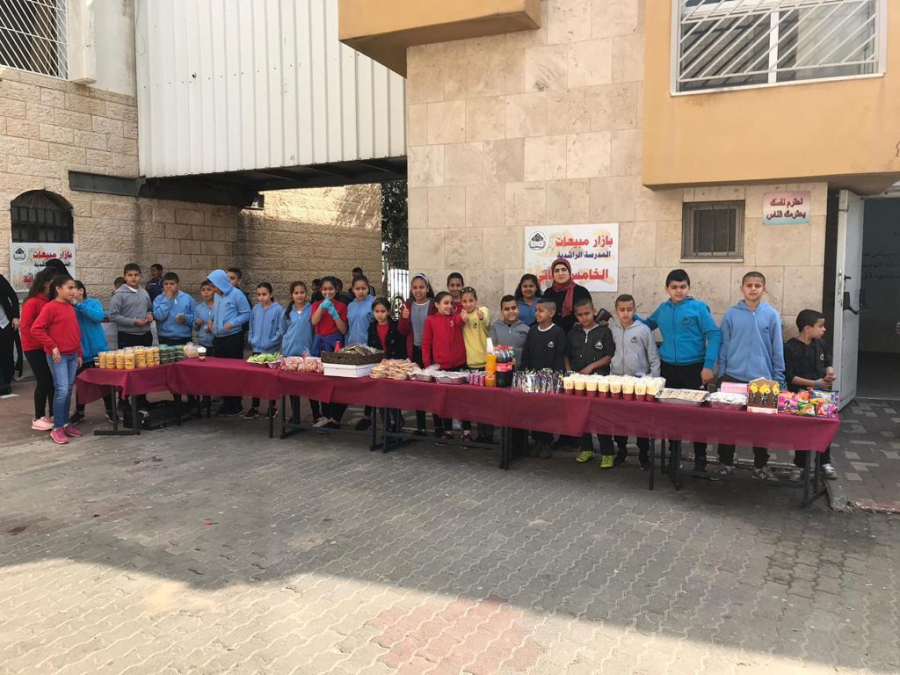  يوم مبيعات في المدرسة الراشدية بمدينة اللد