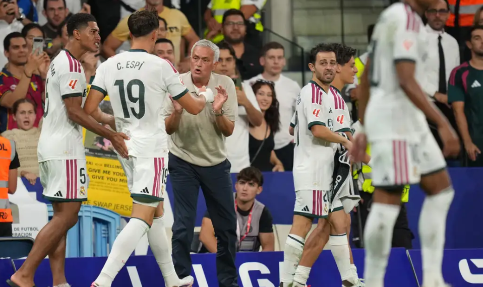 البديل إسبي يقود ريال مدريد لفوز متأخر في مباراته الافتتاحية بالدوري