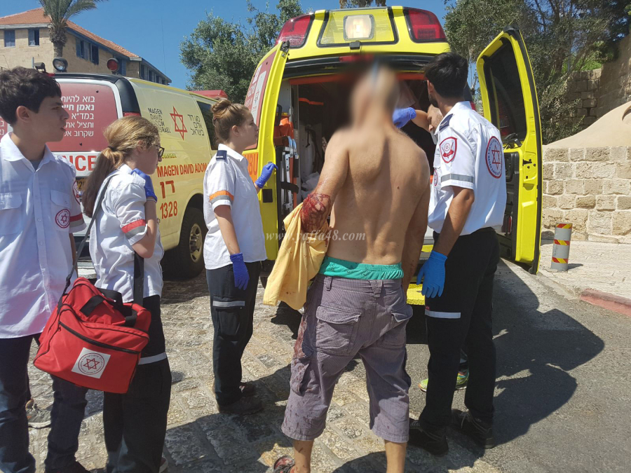   بالصور: اصابة متوسطة لمواطن بحادثة طعن في منطقة يافا القديمة 