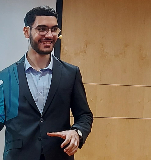 اللد: الشاب حمزة محمد عليوة يحصل على براءة اختراع وينجح بوضع نظرية فيزيائية جديدة