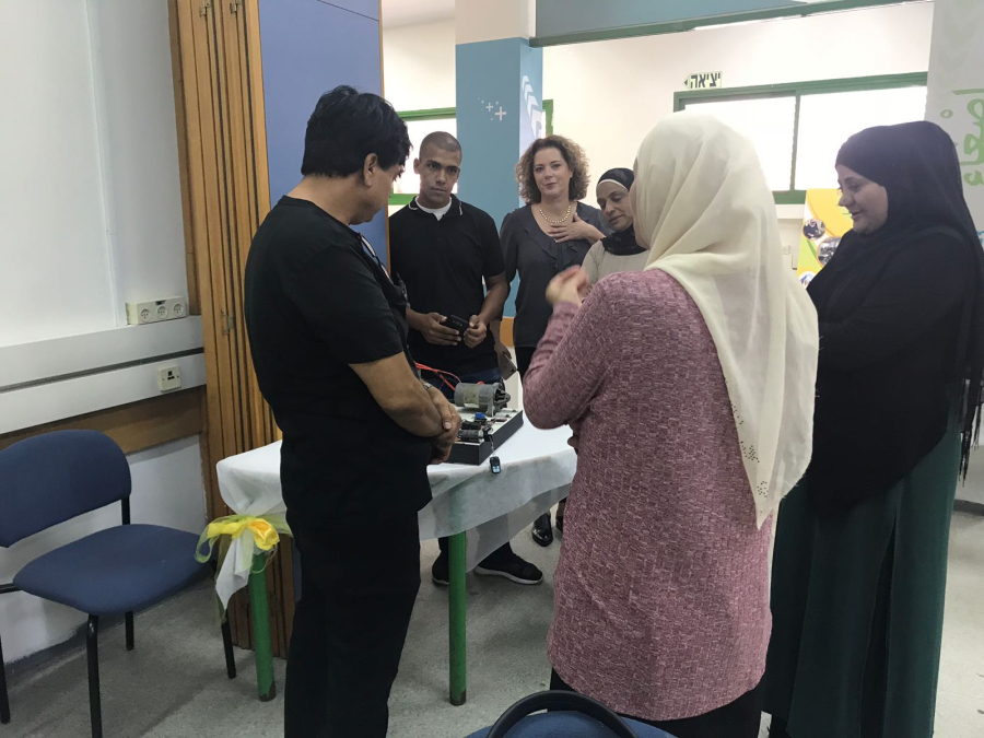 المدرسة التكنولوجية تعرض منتجات واعمال الطلاب بمجالات عديدة