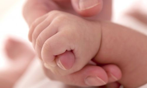 المصادقة نهائياً على تمديد اجازة الولادة للأمهات لمدة اسبوع 