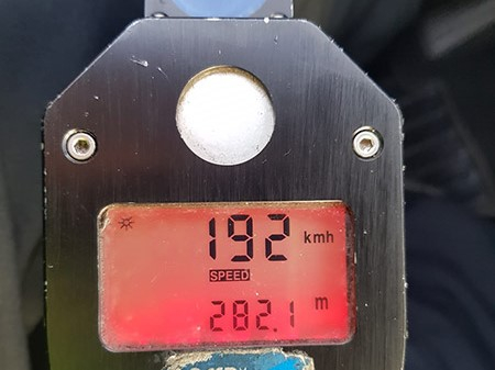  اعتقال شاب من المركز قاد بسرعة 192 كم بالساعة بعد ان هرب