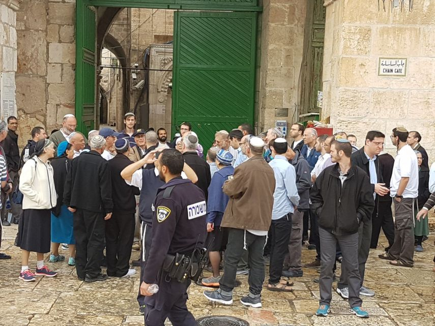 الأقصى: اعتقال  مدير وموظف الإعمار و156 مستوطنا يقتحمون المسجد