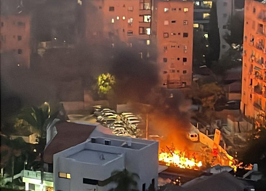 أضرار في سقوط اجزاء من صاروخ في كريات أونو وخولون 