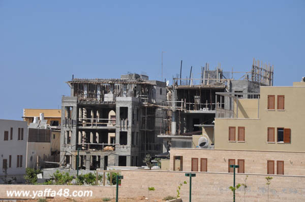 السماح ببناء أسقفة واجراء تعديلات على المباني دون استصدار تراخيص 