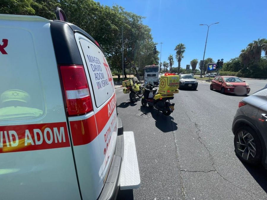 تل أبيب: إصابة خطيرة لرجل خمسيني بعد أن صدمته شاحنة