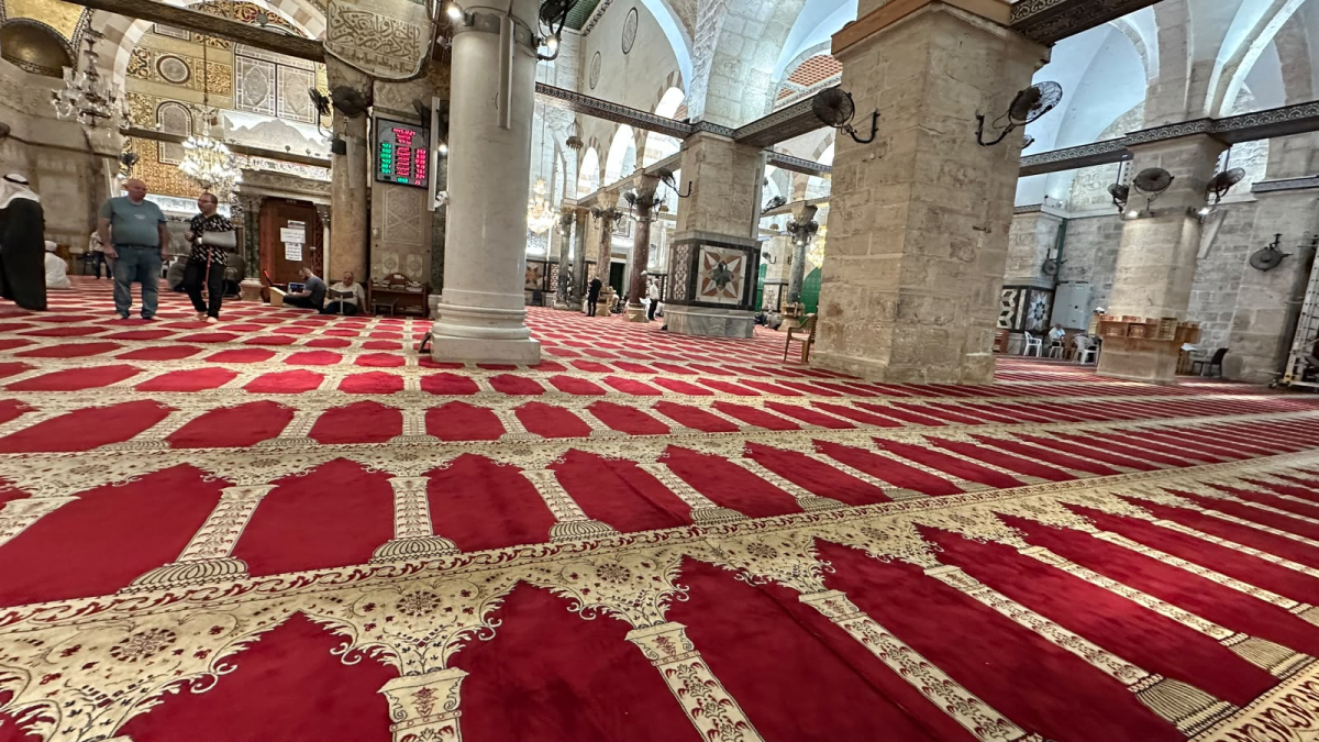 مشاهد مؤلمة فجر السبت بالأقصى.. أين المصلون وأين رواد ال...