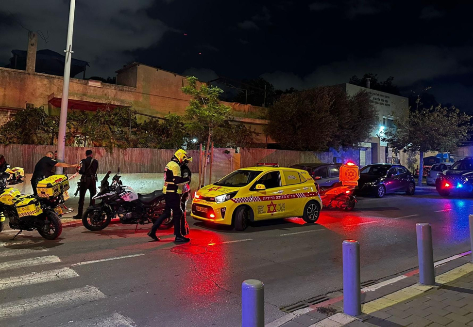 تل ابيب: إصابة خطرة لشاب اثر تعرضه لحادثة طعن