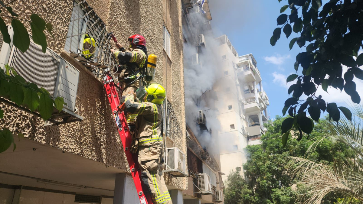 اللد: تخليص مصاب بحالة خطرة اثر حريق اندلع في شقة سكنية 