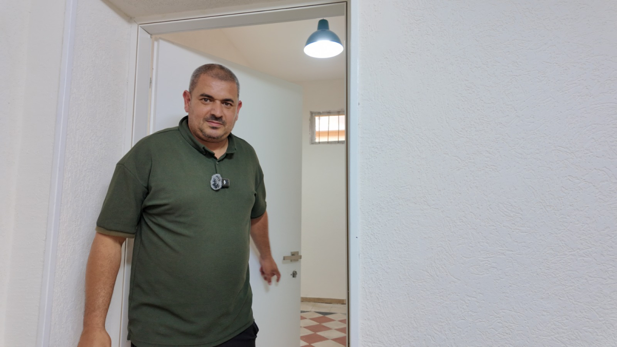 بعد أقل من أسبوع .. جمعية يافا تختتم أعمال الترميم في البيت المحروق في حي العجمي 